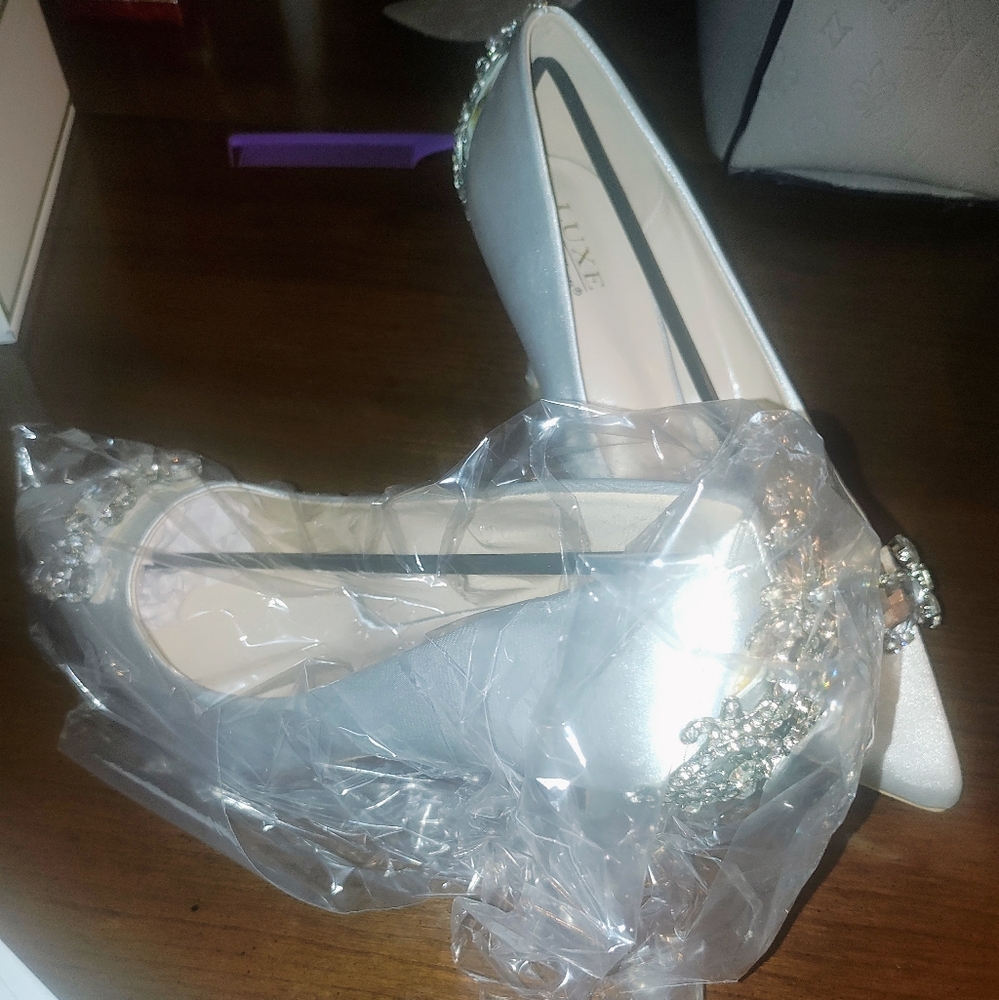 Jeweled Pump